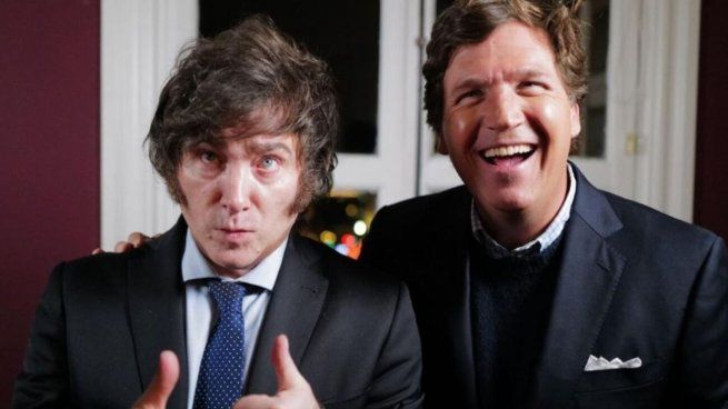 Javier Milei junto al periodista Tucker Carlson.