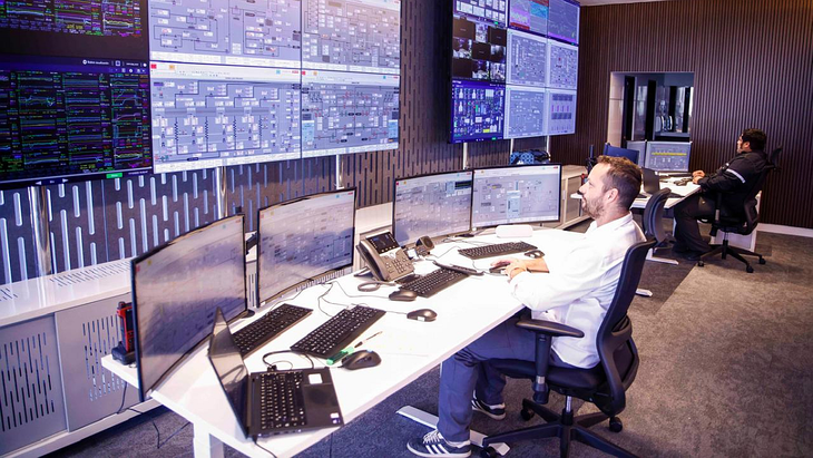 La digitalización y el monitoreo inteligente marcan el comienzo de una nueva etapa operativa para la refinería más grande de la Argentina. La digitalización y el monitoreo inteligente marcan el comienzo de una nueva etapa operativa para la refinería más grande de la Argentina.