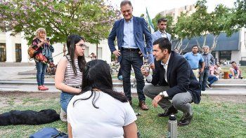 Urtubey dijo estar muy entusiasmado porque cada vez son más los argentinos que están buscando un canal de expresión diferente a las opciones que hoy están ofreciendo esos dos espacios que se disputan, en la grieta, posiciones del poder, mientras a los argentinos nos va cada vez peor.&nbsp;