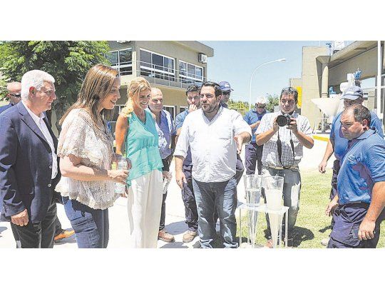 cañuelas. María Eugenia Vidal visitó ayer una planta depuradora de líquidos cloacales acompañada por la intendenta del distrito, Marisa Fassi. Hoy estará en San Martín junto a Mauricio Macri.