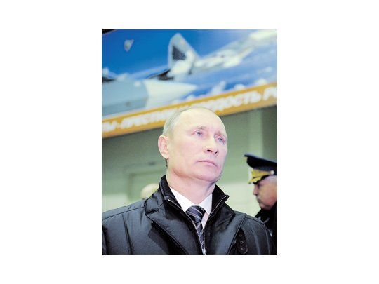 Vladimir Putin, que ayer visitó una fábrica de aviones, quiere volver al poder disuasorio que le daba el protagonismo armamentístico a la desarticulada URSS.