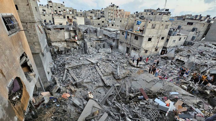 Los resultados de un bombardeo israelí sobre Gaza.