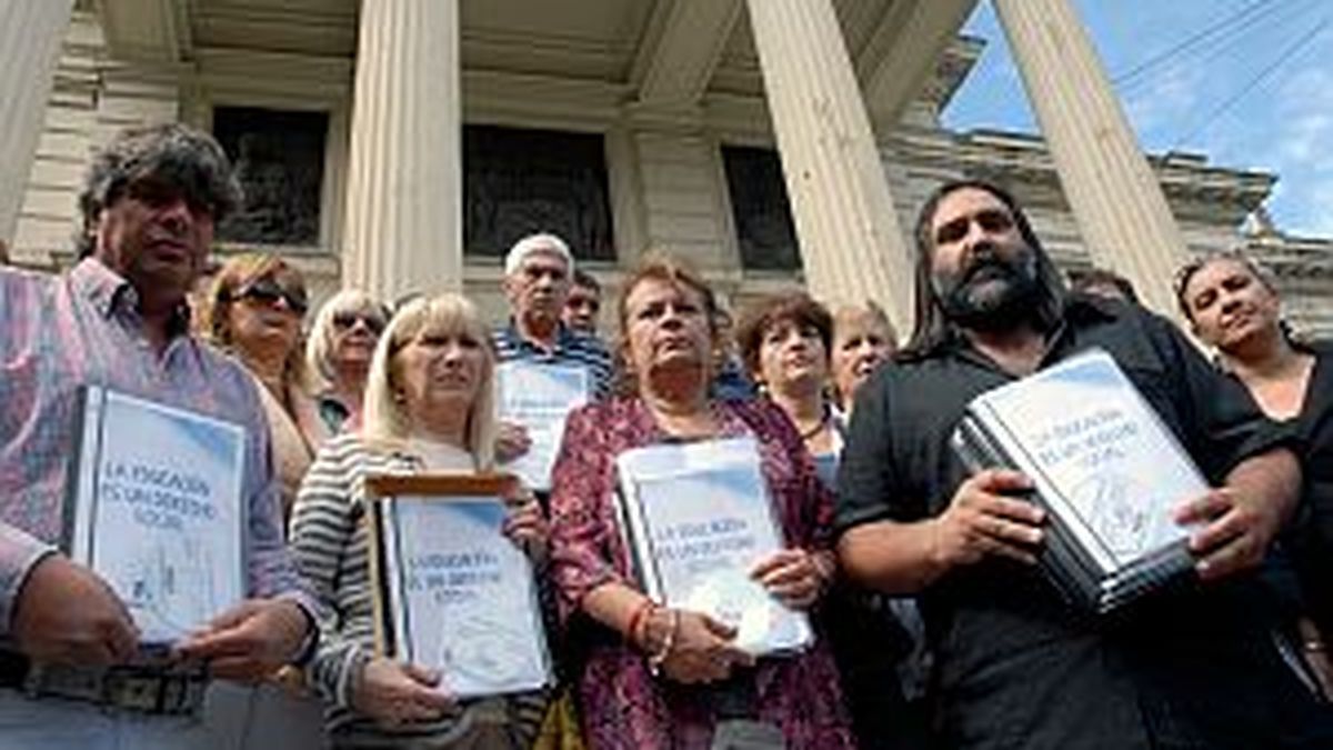 Hubo acuerdo y el lunes docentes de la Provincia vuelven a las aulas