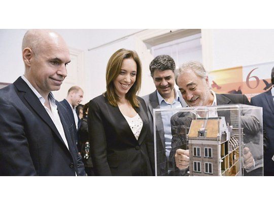 Lesa humanidad. María Eugenia Vidal visitó ayer una muestra sobre Ana Frank en Vicente López junto con Horacio Rodríguez Larreta y Jorge Macri.