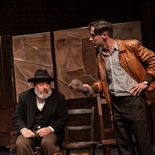 Julián Mardirosian, Rodrigo Raffeto y Junior Pisanú en Incidente en Vichy. Crédito: Fiorella Romay. Julián Mardirosian, Rodrigo Raffeto y Junior Pisanú en Incidente en Vichy. Crédito: Fiorella Romay.