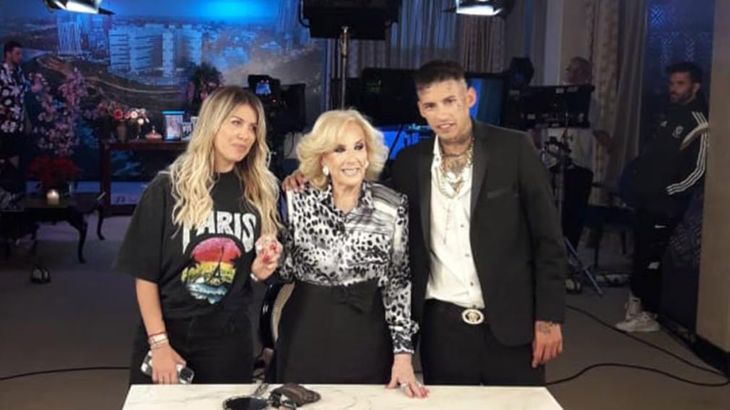 L-Gagan was accompanied by Wanda Nara, who at first stayed off camera, but then entered Mirtha. L-Gagan was accompanied by Wanda Nara, who at first stayed off camera, but then entered Mirtha.
