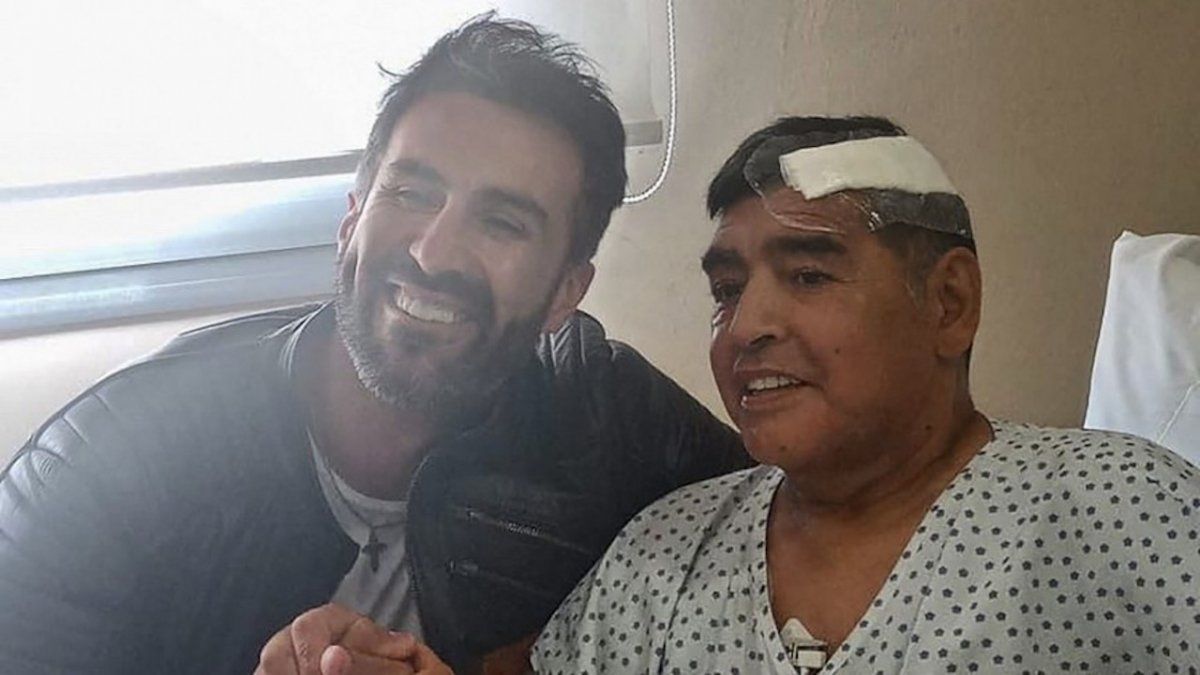 Muerte de Maradona: el médico Leopoldo Luque se presentó en tribunales,  pero no pudo declarar