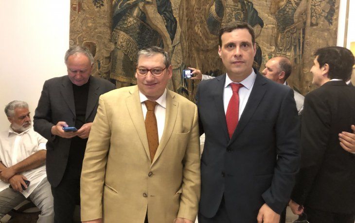El embajador Carlos Enciso junto a José Pereyra de la Camara Empresarial de Maldonado.