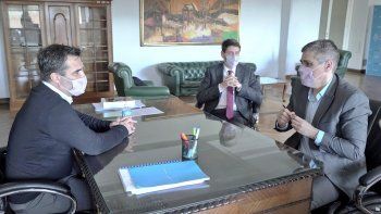 El secretario de Energía de la Nación, Darío Martínez, junto al presidente de YPF, Pablo González, y al CEO Sergio Affronti.