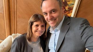 Patricia Bullrich y Manuel Adorni, dos de los miembros del Gabinete que celebraron el acuerdo. Patricia Bullrich y Manuel Adorni, dos de los miembros del Gabinete que celebraron el acuerdo.