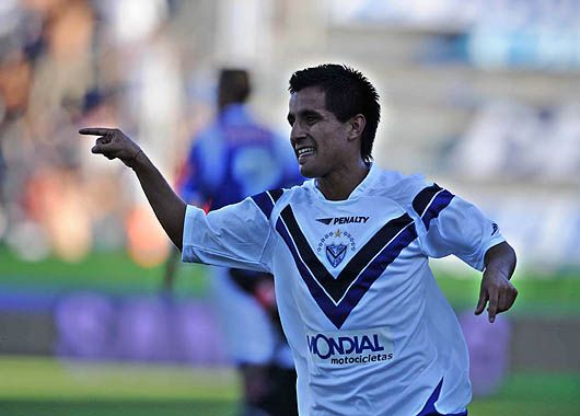 Con la goleada 4 a 0 frente a Godoy Cruz, Vélez levantó la imagen de un muy mal arranque.