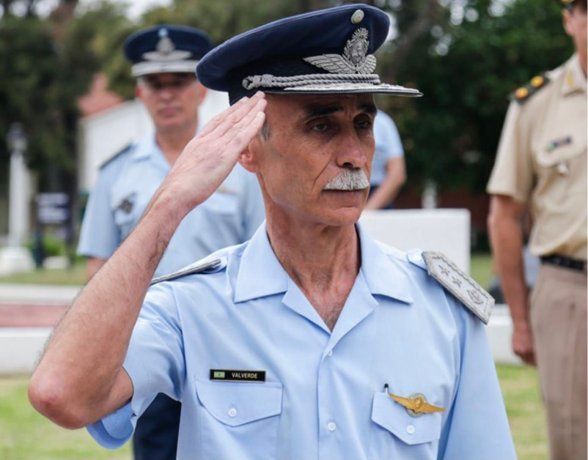 Valverde asumirá al frente de la Fuerza Aérea.