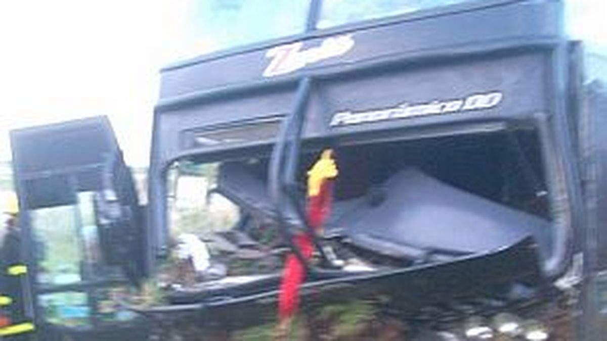Catorce heridos por el choque de un micro en la ruta 2