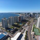 Los hoteles de Punta del Este se llenan con argentinos, brasileños y europeos de alto poder adquisitivo. Los hoteles de Punta del Este se llenan con argentinos, brasileños y europeos de alto poder adquisitivo.