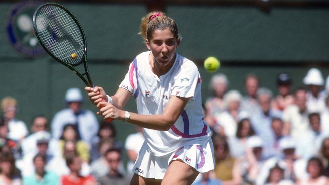 Mónica Seles conoció de cerca lo que conlleva la pasión desmedida que pasó del fanatismo a la perversión y mantuvo en vilo al mundo del tenis cuando fue apuñalada en pleno partido