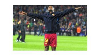 Abidal, ovacionado por la multitud azulgrana