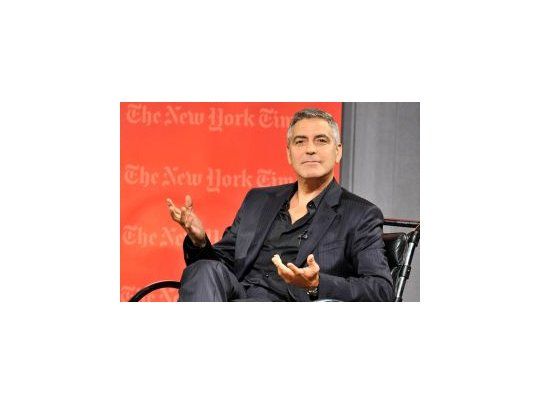 George Clooney desmintió rumores sobre sus romances.