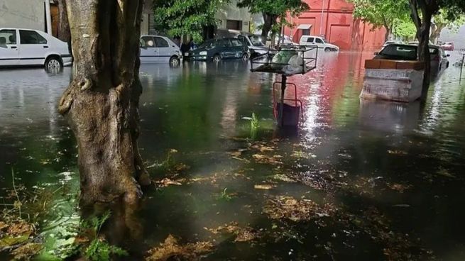 Las autoridades recomendaron circular en el AMBA con precaución, evitar calles inundadas y mantenerse informados sobre pronóstico.