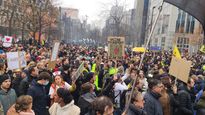 protestan de antivacunas en europa contra las cuarentenas culminan en represion y crece la tension