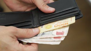 La caución ya opera con tasas del 21% en pesos, aproximadamente. En comparación, la inflación estimada para los próximos doce meses ronda el 30%. La caución ya opera con tasas del 21% en pesos, aproximadamente. En comparación, la inflación estimada para los próximos doce meses ronda el 30%.