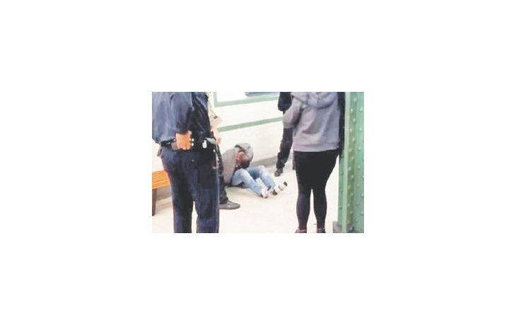 Se masturbó sobre una mujer en el subte y casi lo linchan