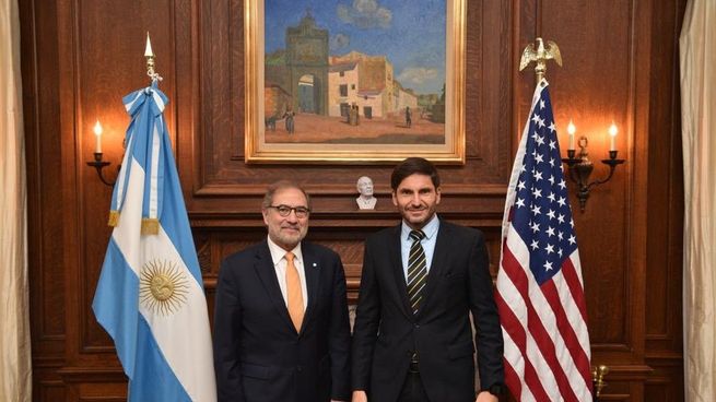 Pullaro realizó un viaje de negocios a los EEUU. Allí se reunió con el embajador argentino Jorge Argüello.