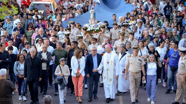 Julio Zamora encabezó la procesión por el&nbsp;&nbsp;75° aniversario del Día de la Virgen.&nbsp;