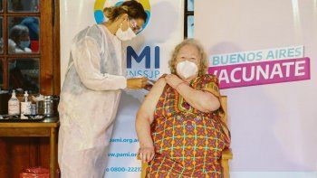 Campaña. Llegará desde la India un nuevo lote de 580 mil vacunas desarrolladas por la Universidad de Oxford y la compañía Astra Zeneca