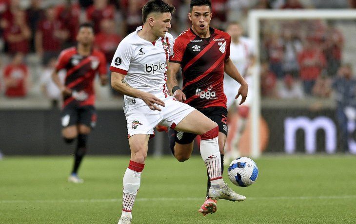 Hizo su negocio. Estudiantes no perdió en Brasil y definirá la serie de Copa Libertadores en su casa.