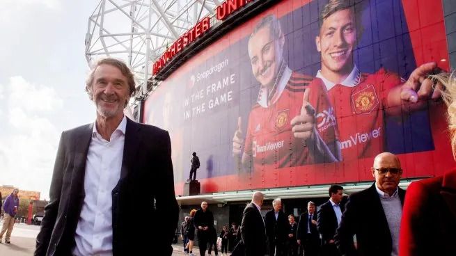 El multimillonario que cumplió su sueño de ser dueño de su equipo de fútbol.