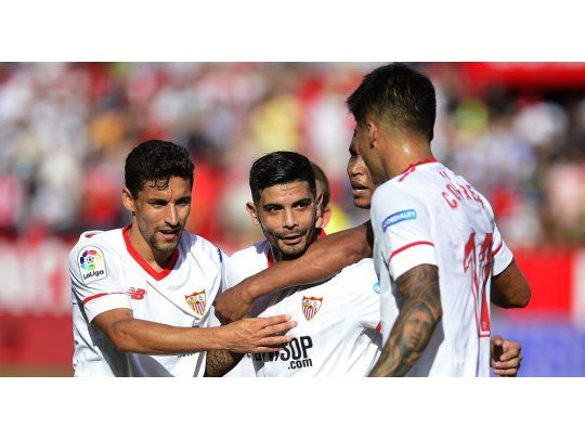 Banega marcó un gol clave para Sevilla, que es escolta