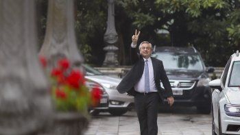 El mandatario electo, Alberto Fernández, al salir el lunes de la reunión que mantuvo con Mauricio Macri en Casa Rosada.