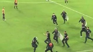 invadio el campo de juego en pleno partido y protagonizo un divertido momento