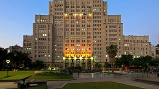 Los docentes y no docentes protestan contra el plan de ajuste del Gobierno. Los docentes y no docentes protestan contra el plan de ajuste del Gobierno.