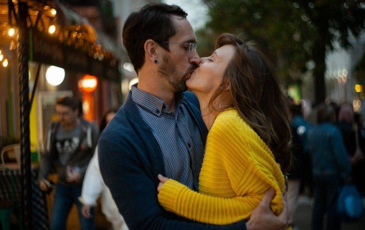 El 76% de los argentinos da menos besos desde que empezó la pandemia&nbsp;