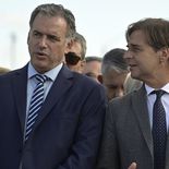 Mientras el gobierno del Frente Amplio defiende que la instalación de la fábrica es un logro propio tras meses de gestiones fiscales y energéticas, desde el Partido Nacional salieron al cruce con documentos para demostrar que el proyecto industrial ya estaba aprobado y en marcha desde el año 2024. Mientras el gobierno del Frente Amplio defiende que la instalación de la fábrica es un logro propio tras meses de gestiones fiscales y energéticas, desde el Partido Nacional salieron al cruce con documentos para demostrar que el proyecto industrial ya estaba aprobado y en marcha desde el año 2024.