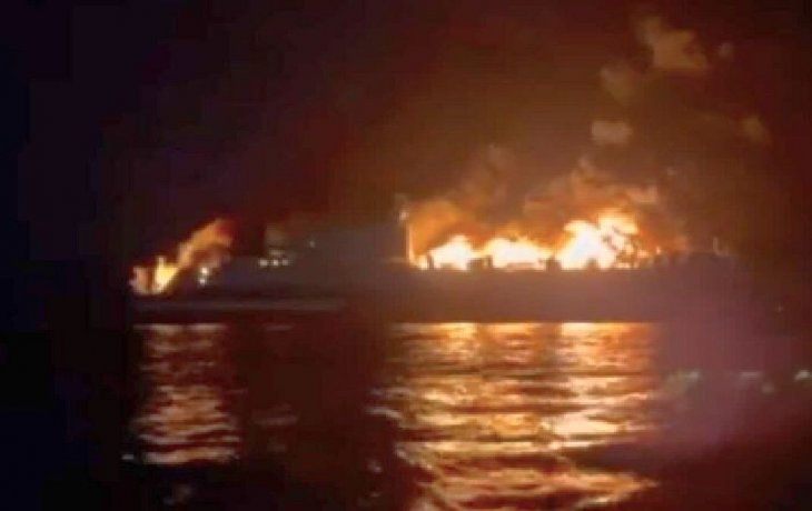 rescatan a 288 personas de un barco italiano que se incendio frente a grecia