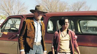 Cry macho. Clint Eastwood y el adolescente Eduardo Minnett.