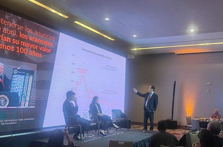 Hernán Bonilla valoró los primeros pasos dados por el equipo económico del nuevo gobierno. Hernán Bonilla valoró los primeros pasos dados por el equipo económico del nuevo gobierno.