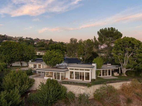 La mansión que Elvis tenía en Beverly Hills.