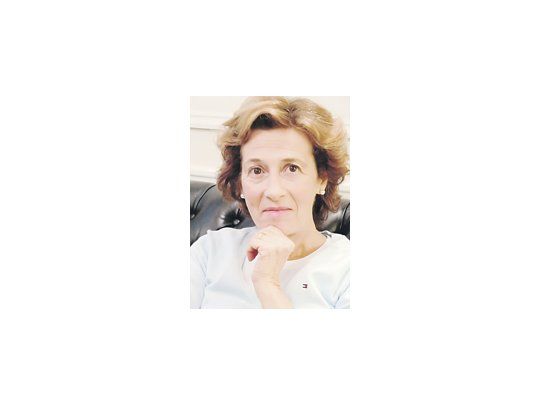 Julia Navarro: «Escribir es un trabajo, por tanto no espero que venga la inspiración. Me levanto a las cuatro de la mañana y sigo hasta las ocho de la noche».