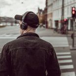 Este invento le pone un fin al problema de los ciclistas y los peatones con auriculares. Este invento le pone un fin al problema de los ciclistas y los peatones con auriculares.