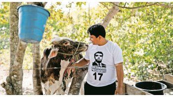 ámbito.com | Respaldo. Pastor Crenilton Ferreira, del estado de Maranhao (norte), votará por Jair Bolsonaro el domingo.