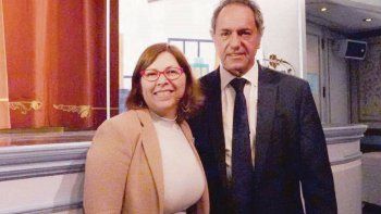 ¿candidato?.Daniel Scioli acompañó el jueves pasado a Silvina Batakis en la presentación de su libro. El peronismo busca contenerlo.