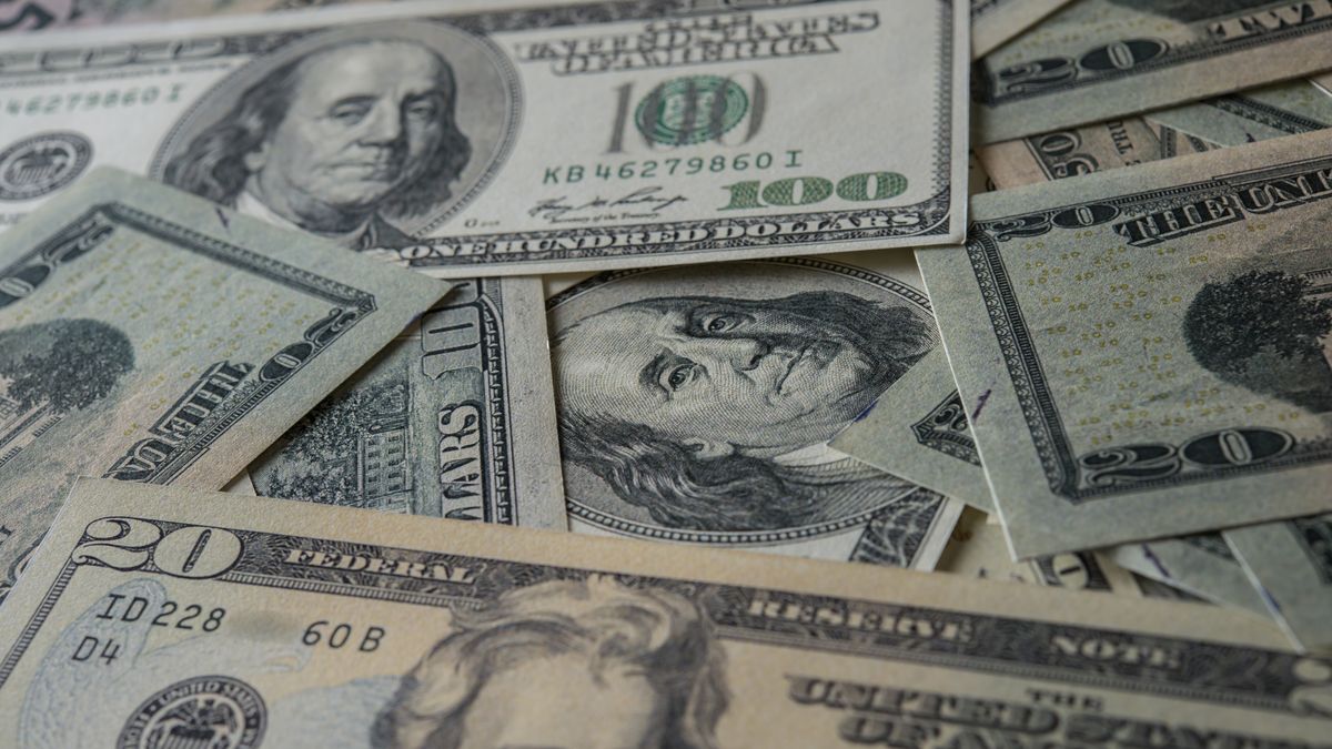 The dollar added its second consecutive day to the rise