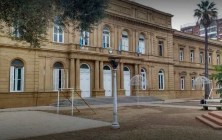 La fachada del Normal 1 de Rosario.