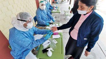 El Ministerio de Salud de Perú lanzó la campaña No bajes la guardia, buscando que la población no relaje las medidas sanitarias.