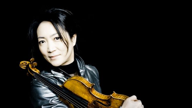 Akiko Suwanai, &nbsp;una de las mejores violinistas del mundo, toca en el Teatro Colón en conmemoración de los 140 años de la inmigración japonesa en Argentina.&nbsp;