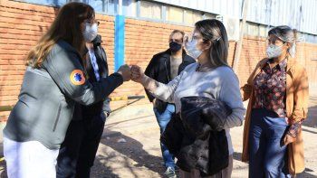 ypf gestiono arribo de 4 profesionales de la salud y un vacunatorio movil para neuquen ypf gestiono arribo de 4 profesionales de la salud y un vacunatorio movil para neuquen