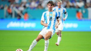 La Albiceleste cuenta con alguno futbolistas nacidos en otras naciones, pero que representan otras selecciones. La Albiceleste cuenta con alguno futbolistas nacidos en otras naciones, pero que representan otras selecciones.